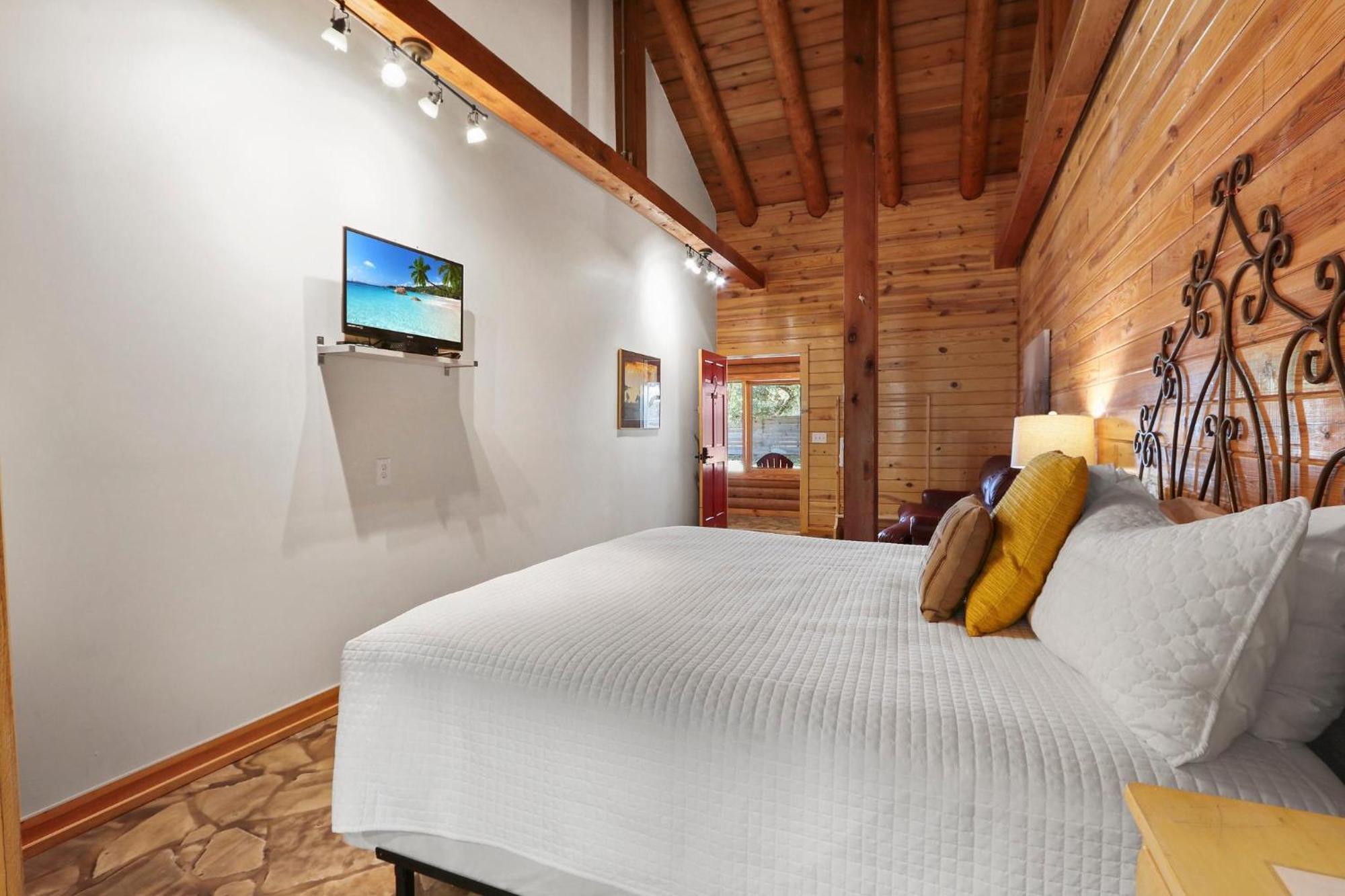 Wimberley Log Cabins Resort And Suites- Unit 2 Dış mekan fotoğraf