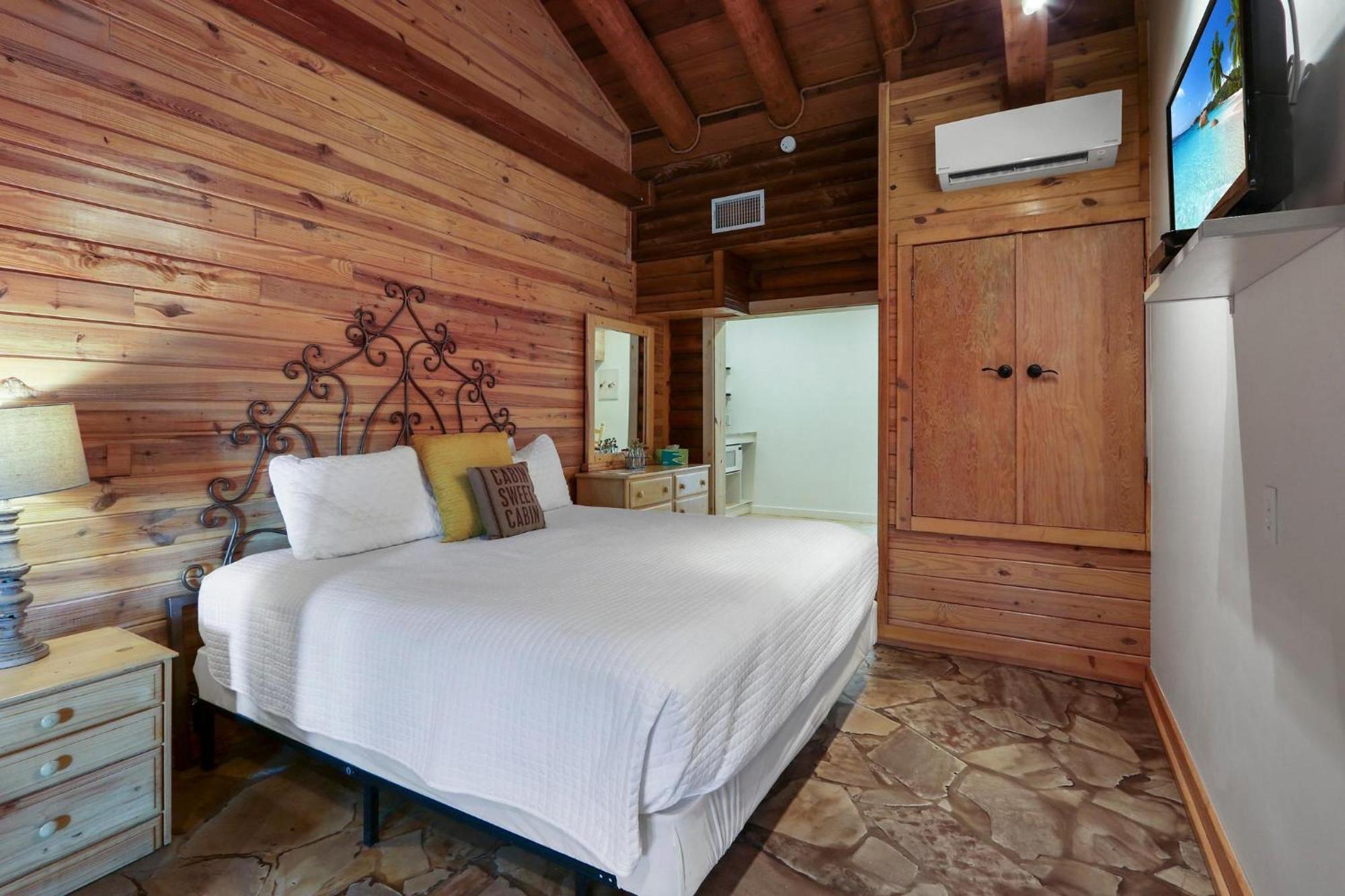 Wimberley Log Cabins Resort And Suites- Unit 2 Dış mekan fotoğraf